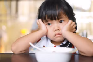 Mẹ Việt đang dùng cách gì để trị biếng ăn cho con?