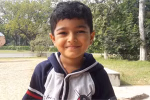 Abhijit Solanki, cậu bé mắc bệnh tan máu bẩm sinh nghiêm trọng, được chữa khỏi nhờ em gái là cứu tinh.