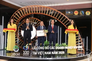 Đại diện Lãnh đạo Công ty Yến sào Khánh Hòa vinh dự nhận chứng nhận CSI năm 2020