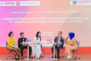 Công nghệ tác động giáo dục đại học và phát triển bền vững .