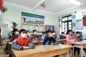 Các trường học miền núi Quảng Bình đã lùi thời gian học để đảm bảo an toàn cho học sinh khi đến lớp trong thời tiết giá rét.