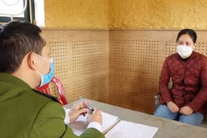 Đối tượng Lê Thị Thu Hiền tại cơ quan Công an.