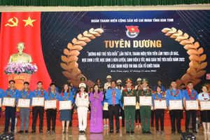 Những gương mặt trẻ tiêu biểu được tuyên dương tại buổi lễ.