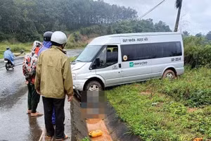 Va chạm với xe khách, người đàn ông bị cuốn vào gầm xe tử vong tại chỗ.