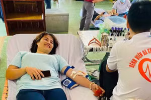 Cô Hoàng Thị Xuân Thanh đã 15 lần hiến máu tình nguyện.