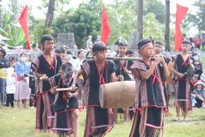 Nhiều học sinh yêu thích, đam mê học và biểu diễn cồng chiêng.