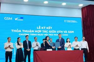 Trường ĐH GTVT TPHCM và công ty GSM ký kết hợp tác cùng nhau.