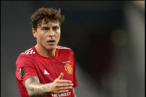 Ngôi sao Man Utd, Victor Lindelof đã được cảnh sát Thụy Điển biểu dương sau khi bắt cướp.