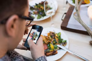 5 điều mạng xã hội đang khiến bạn nghèo đi từng ngày 