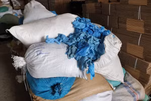 Phát hiện 2 triệu găng tay y tế cũ tái chế, chuẩn bị tung ra thị trường