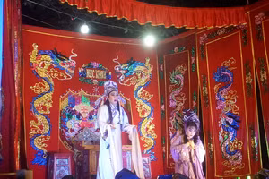 NSƯT Vũ Luân trong vai Lương Sơn Bá tại sân khấu Thanh Bình Từ đường vào đêm 24/7/2020. Ảnh: Nguyễn Văn Toàn.