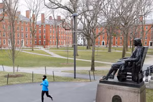 ‘Thánh đường’ học tập Harvard, MIT đìu hiu mùa COVID-19