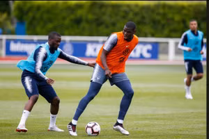 Pogba và Ndombele của tuyển Pháp đều dương tính với Covid-19.