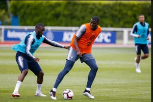 Pogba và Ndombele của tuyển Pháp đều dương tính với Covid-19.