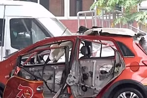 Ô tô điện đang sạc pin bất ngờ phát nổ như bom