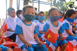 Học sinh điểm trường Tắk Pổ nhận được nhiều quan tâm và hỗ trợ của các mạnh thường quân và các tổ chức, đội nhóm