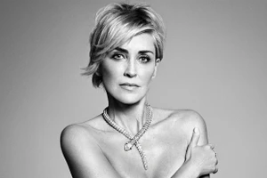 Sharon Stone tung ảnh khỏa thân gây sốc