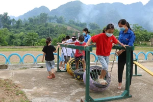 Khu vui chơi tại trường Tiểu học Thần Sa đón các em đến tham gia sinh hoạt hè.