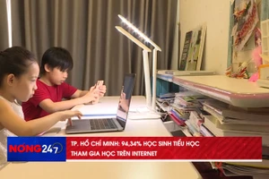 NÓNG 247 | Học sinh tiểu học tham gia học trên internet