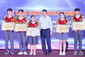 TIÊU ĐIỂM | Ý kiến xung quanh việc bỏ danh hiệu Học sinh tiên tiến