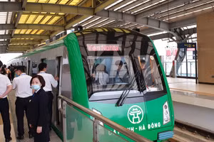 Sáng 6/11, đường sắt Cát Linh - Hà Đông chính thức đi vào vận hành sau thời gian dài "lỗi hẹn".