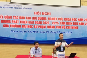 GS Huỳnh Văn Sơn, Hiệu trưởng Trường ĐH Sư phạm TPHCM phát biểu tại hội nghị.