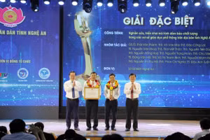 Công trình Nghiên cứu, triển khai mô hình đảm bảo chất lượng trong các cơ sở giáo dục phổ thông của nhóm tác giả thuộc Sở GD&ĐT Nghệ An được giải Đặc biệt Sáng tạo Khoa học - công nghệ tỉnh. Ảnh: Hồ Lài