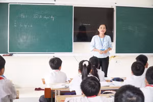 Giờ dạy của cô Nguyễn Thị Hiệp (giáo viên môn Vật lý) tại Trường THCS Nghi Thủy, thị xã Cửa Lò, Nghệ An.