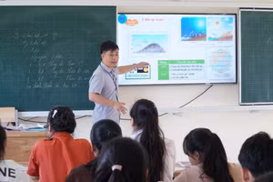 Giờ dạy học tại Trường THPT Mường Quạ (huyện Con Cuông, Nghệ An). Ảnh: Hồ Lài