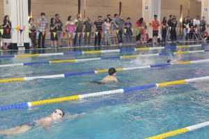 Tham dự Giải bơi học sinh Tiểu học – Hapu Swimming Cup 2020 có hơn 200 học sinh Tiểu học trên địa bàn quận Thanh Xuân tham gia.