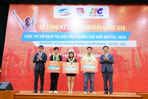 Ba thí sinh đạt giải cao nhất trong VCK MOSWC-Viettel 2020 sẽ đại diện HS, SV Việt Nam dự VCK thế giới