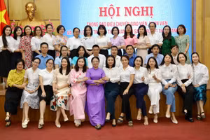 Ban Giám hiệu và giáo viên Trường THCS Giảng Võ 2.