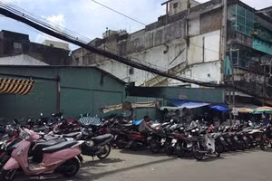 Khu nhà đất rộng 1.100m2 tại số 33 Vạn Tường, Quận 5 do Sở VH-TT quản lý đang cho tư nhân thuê.