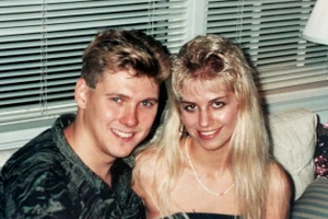 Paul Bernardo (trái) và vợ Homolka.