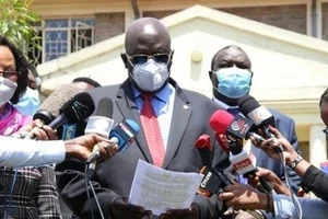 Bộ trưởng Giáo dục Kenya George Magoha trả lời phỏng vấn.