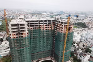 Dự án chung cư Nam An (Kingsway Tower, quận Bình Tân) “đứng hình” đã hơn 3 năm nay.
