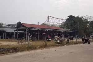 Khu đất dự kiến xây dựng ki-ốt tại chợ Quang Hà.