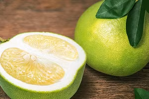 Nguyên liệu từ quả bưởi khá dồi dào ở nước ta.