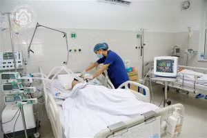 Bệnh nhân tại Viện Lâm sàng các Bệnh truyền nhiễm, Bệnh viện Trung ương Quân đội 108. Ảnh: BVCC.