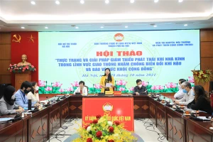 Chủ tịch Ủy ban MTTQ Việt Nam thành phố Hà Nội Nguyễn Lan Hương phát biểu.