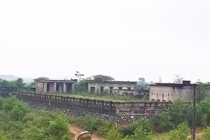 Nhà máy nước sạch Hải Chánh bỏ hoang gần 7 năm trời nên nhiều hạng mục hiện đã xuống cấp nghiêm trọng.