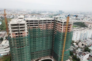 Dự án chung cư Nam An (Kingsway Tower, quận Bình Tân) “đứng hình” đã hơn 3 năm nay.