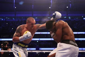 Trận đấu tranh đai vô địch hạng nặng giữa Anthony Joshua và Oleksandr Usyk (bên trái).