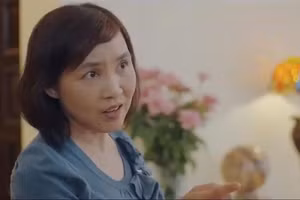 Anh Thơ trong vai cô giúp việc của phim "11 tháng 5 ngày".