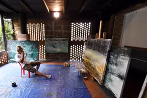 Ở tuổi 72, họa sĩ Ca Lê Thắng mới thực hiện triển lãm cá nhân đầu tiên.