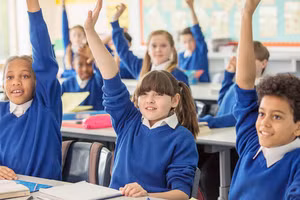 Tỷ lệ tiêm chủng cho học sinh phổ thông tại Anh còn thấp.