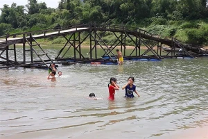 Tai nạn đuối nước thường tập trung tại một số địa phương còn gặp nhiều khó khăn, có nhiều sông suối, thiếu các điểm vui chơi giải trí, hồ bơi cho trẻ em, học sinh. Ảnh: T.H