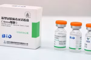 Những người đã tiêm 2 liều vắc-xin Sinopharm được khuyến cáo tiêm thêm 1 liều vắc-xin Pfizer hay AstraZeneca.