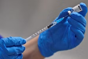 Các chuyên gia khuyến cáo việc cân nhắc tiêm mũi 3 để phòng Covid-19.