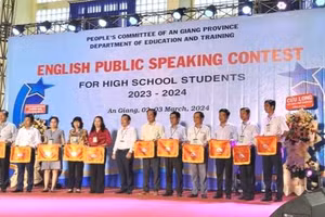 An Giang tổ chức vòng chung khảo Hội thi hùng biện tiếng Anh năm học 2023 - 2024.